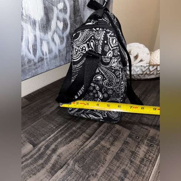 Vera Bradley STELLAR PAISLEY Stay Cooler insulated crossbody bag - Picture 6 of 10